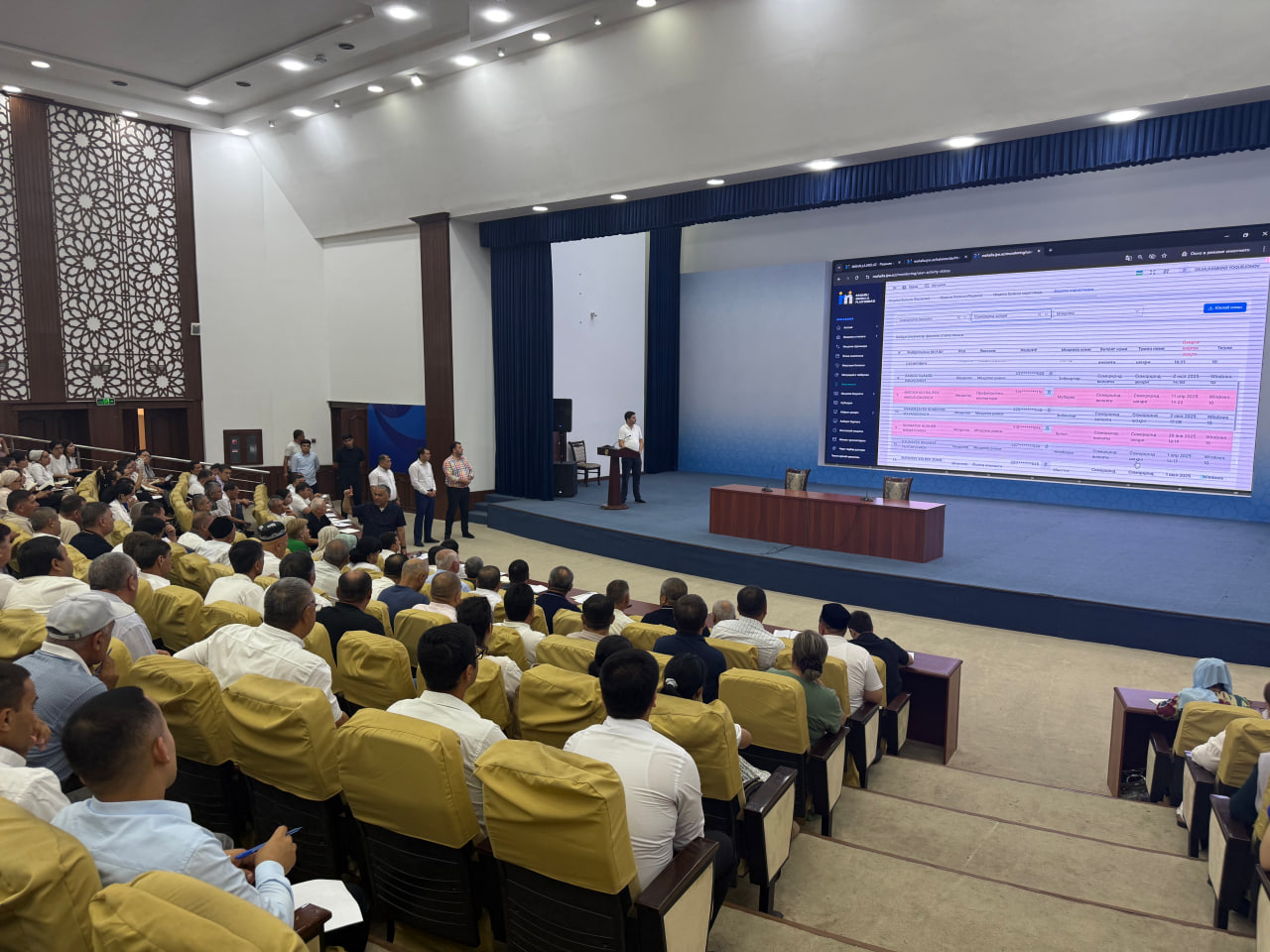 Finlyandiya BBW porno Qizi va otasi va onasi porno video