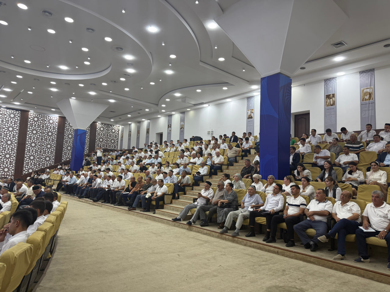 Makiyaj bilan sariq porno Yalangoch kino aktyorlari